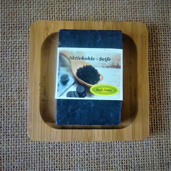 black Soap auf Holzablage